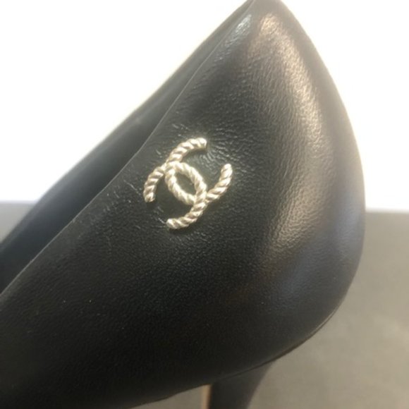 Chanel Lambskin Black Pumps size 38, 7.5 US - Picture 11 of 16